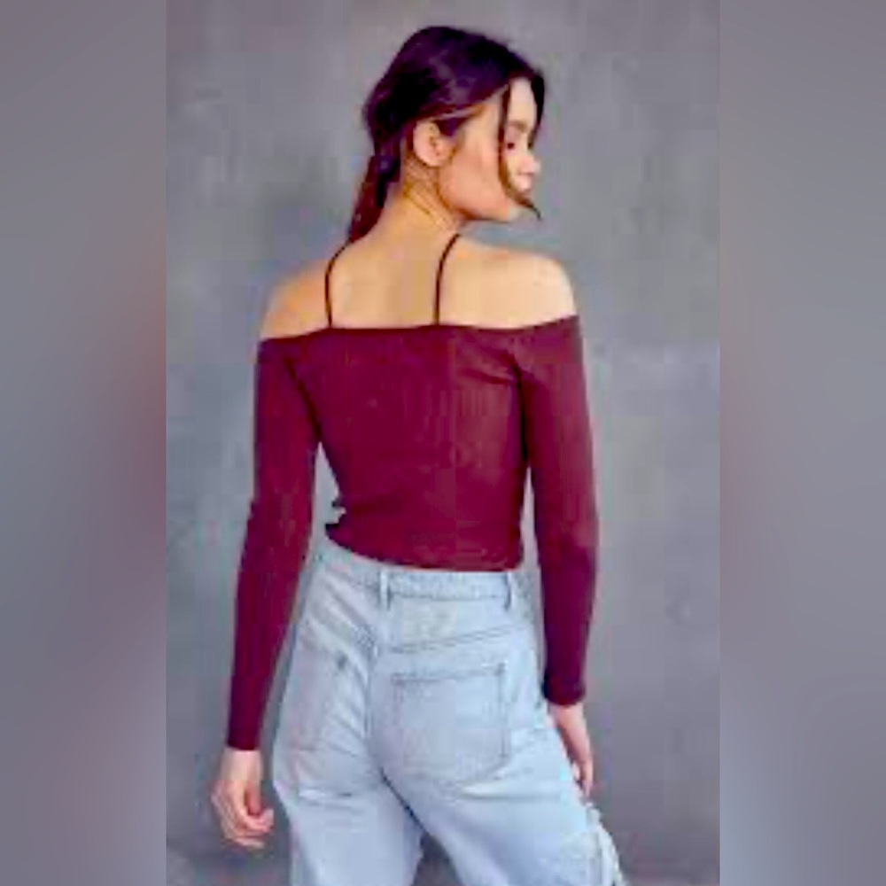 FREE PEOPLE Intimately nylon-spandex strappy v-neck off the shoulder top. M/L